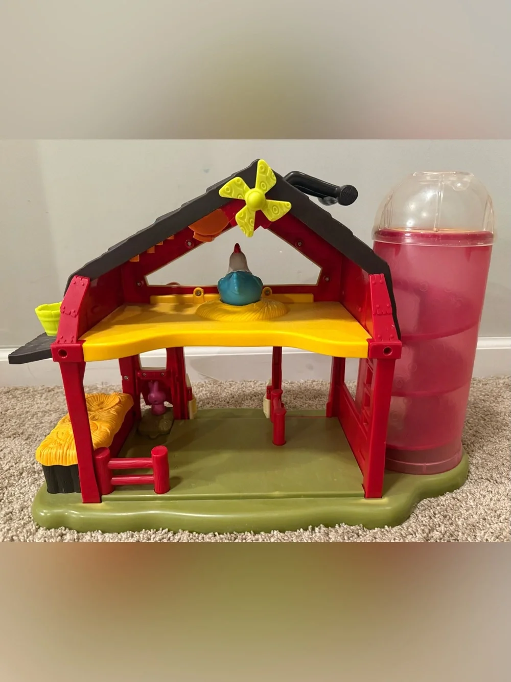 B. Toys Battat Activity Barn Interactive Farm Playset - No detached animals